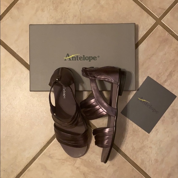 Antelope Shoes - 🆕NWT Antelope Metallic Sandals🆕